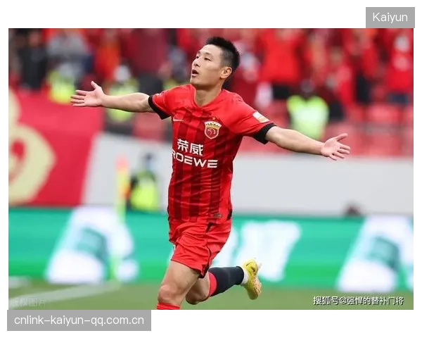 边路二过一配合撕破防守，打造单刀绝杀机会